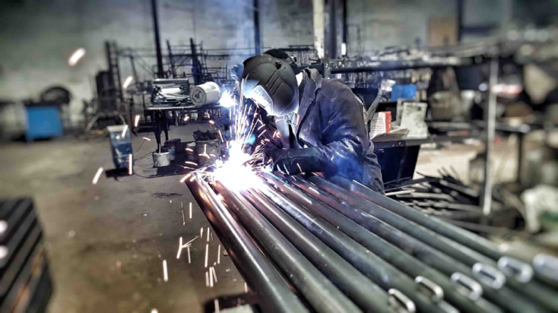 Какие материалы используют при изготовлении уличного спортивного оборудования в Архангельске?